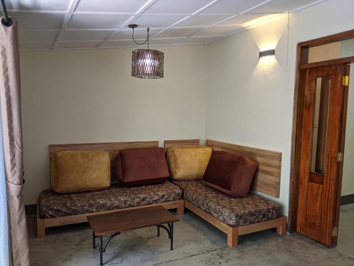 Dutchess Hotel And Restaurant Fort Portal Экстерьер фото
