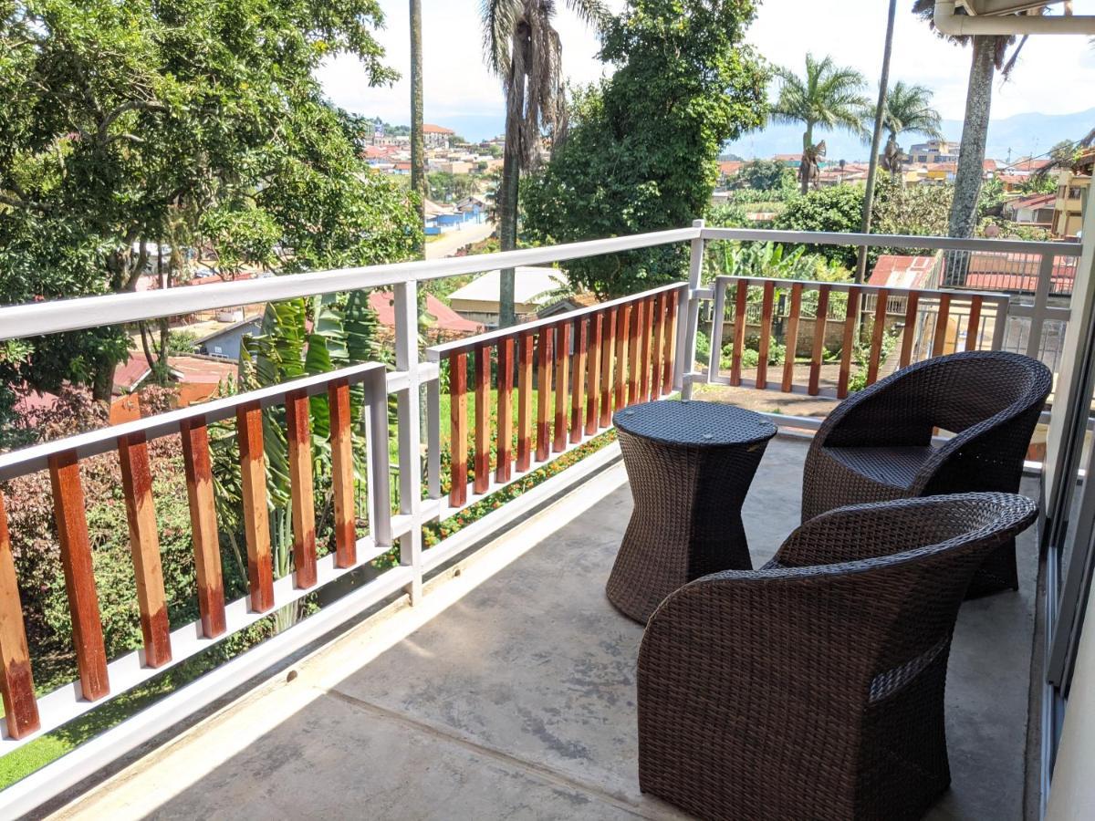 Dutchess Hotel And Restaurant Fort Portal Экстерьер фото