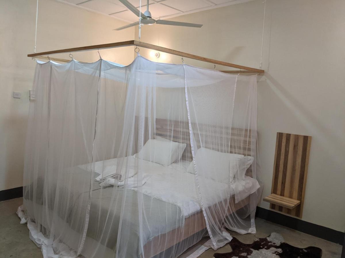 Dutchess Hotel And Restaurant Fort Portal Экстерьер фото