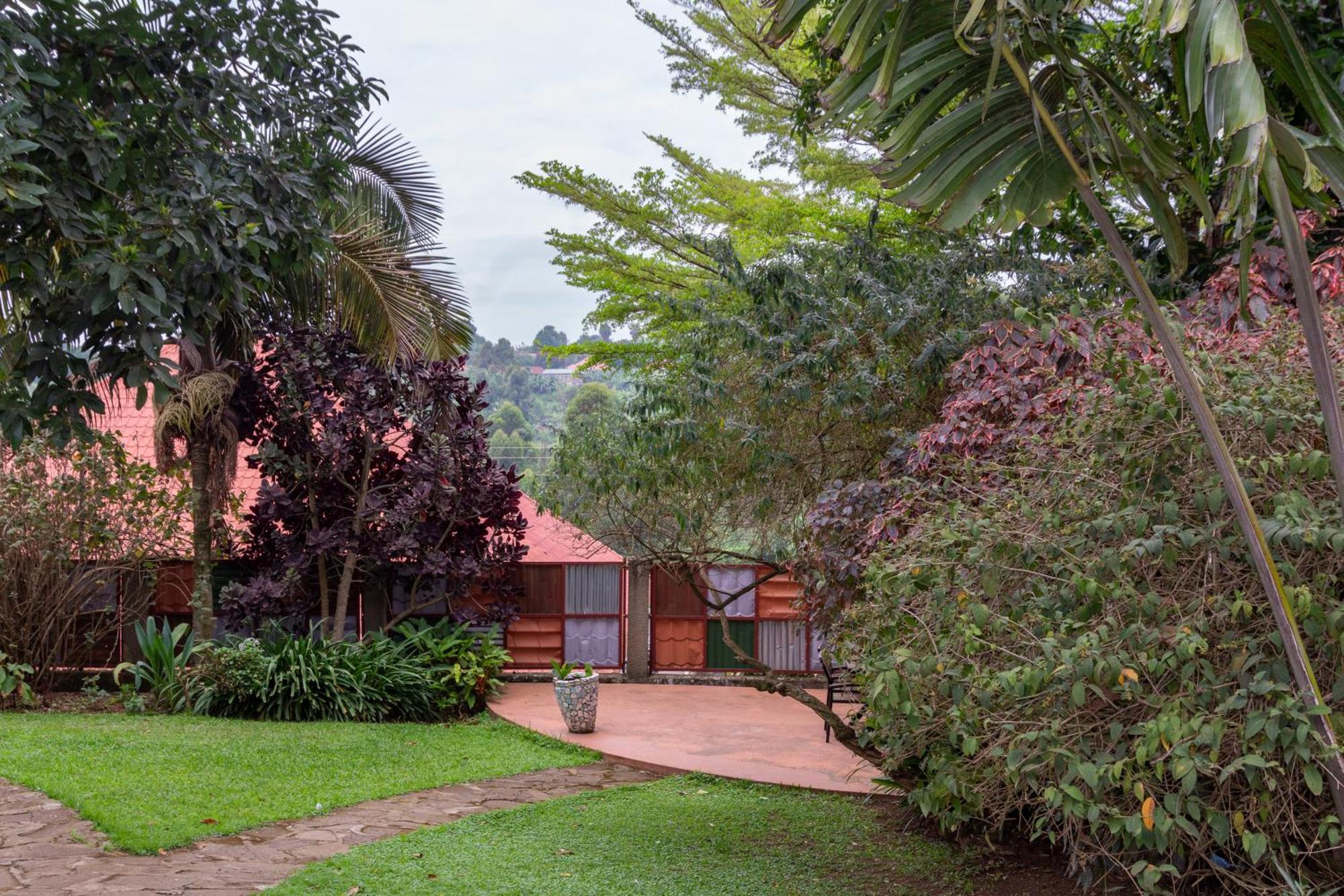 Dutchess Hotel And Restaurant Fort Portal Экстерьер фото