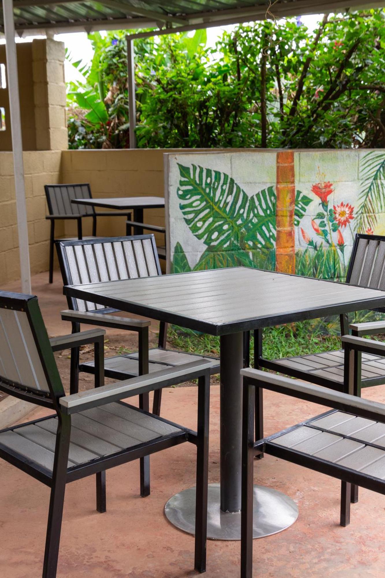 Dutchess Hotel And Restaurant Fort Portal Экстерьер фото