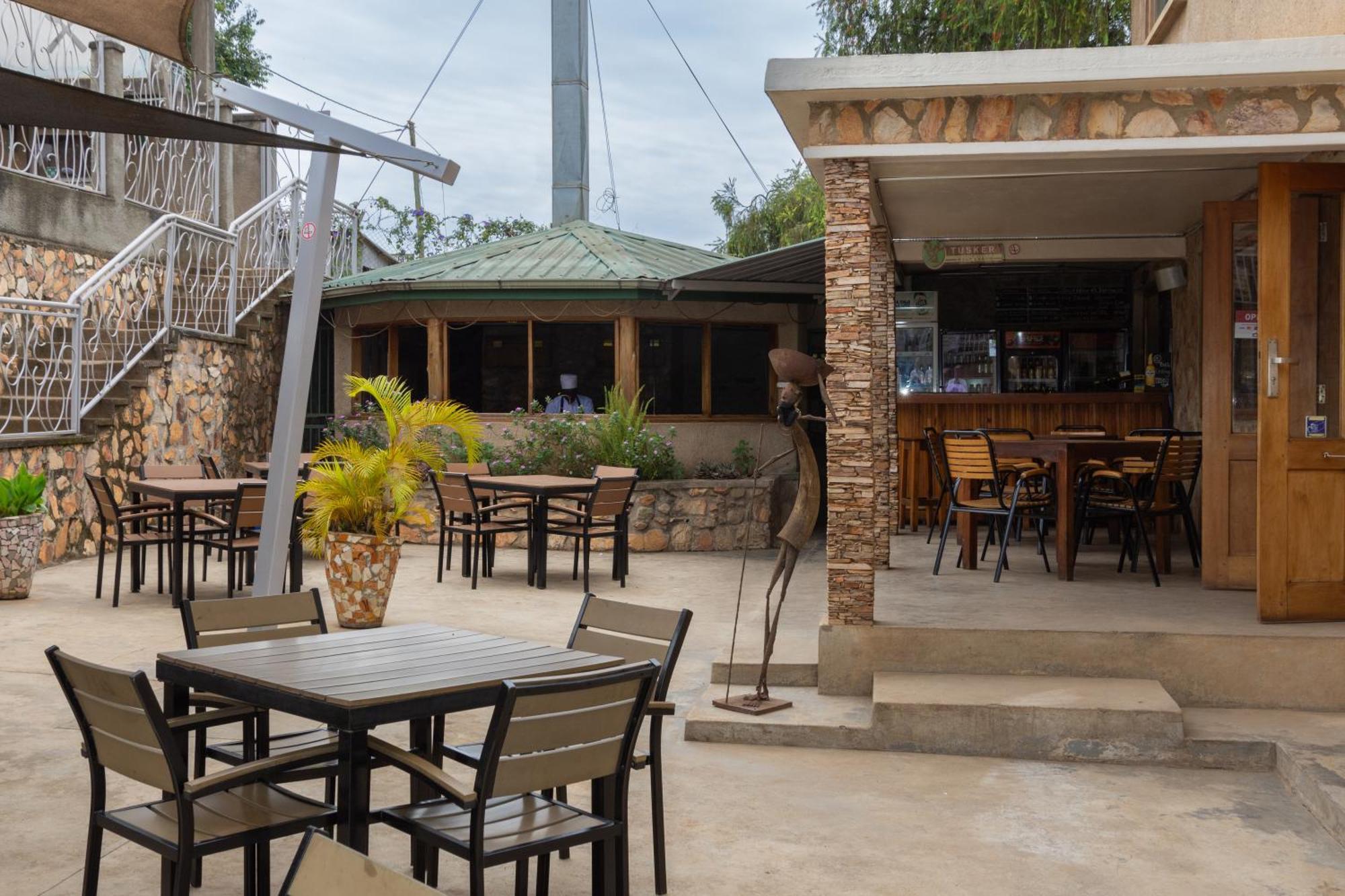 Dutchess Hotel And Restaurant Fort Portal Экстерьер фото