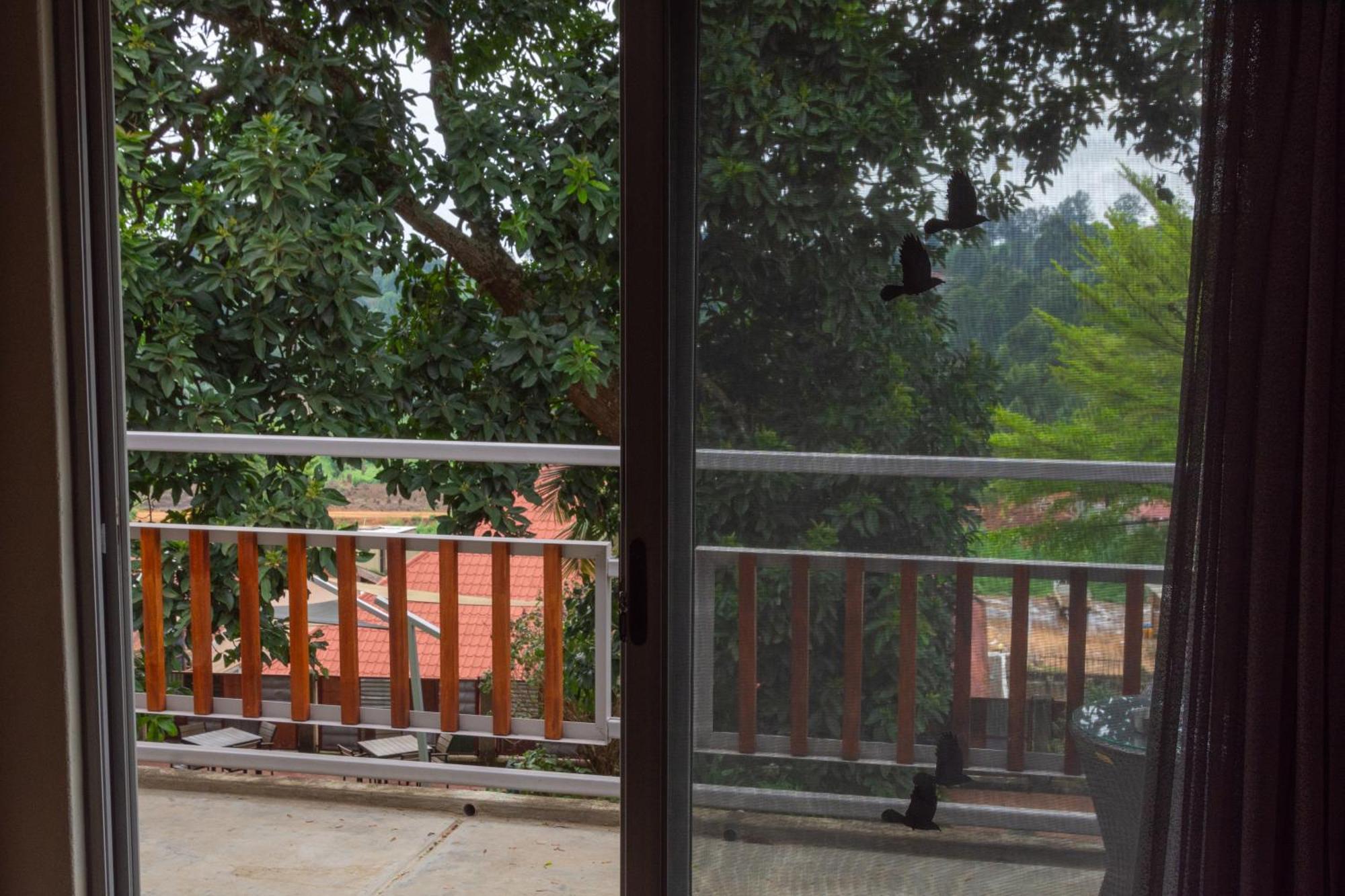 Dutchess Hotel And Restaurant Fort Portal Экстерьер фото