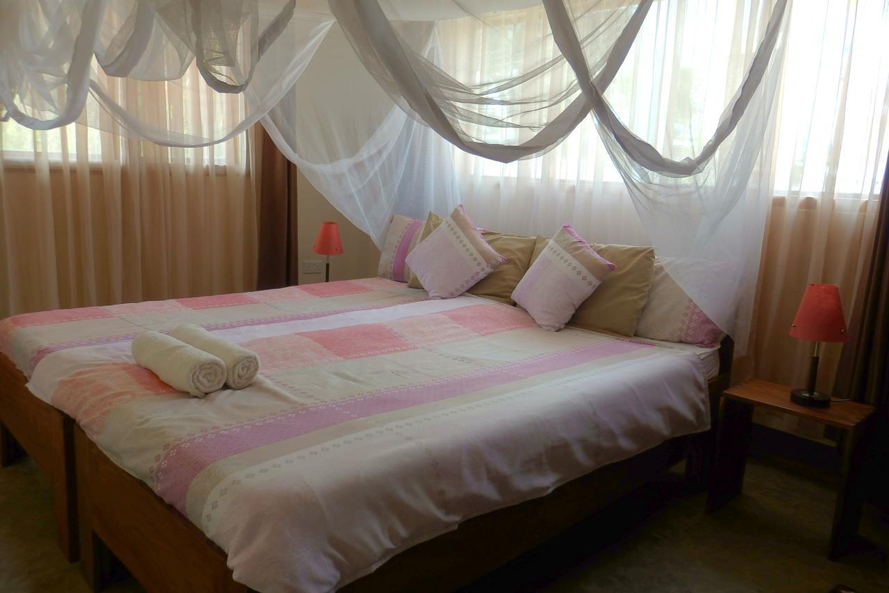Dutchess Hotel And Restaurant Fort Portal Экстерьер фото