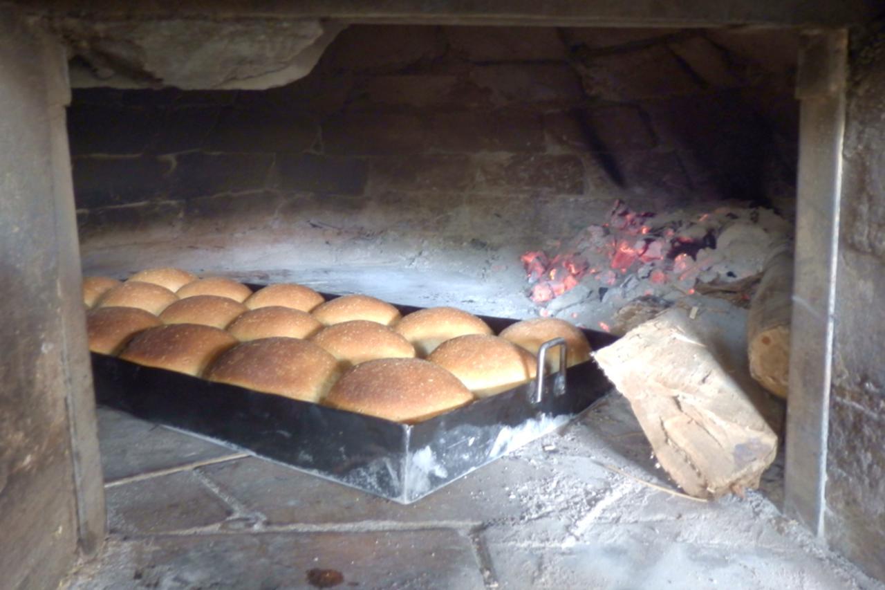 Dutchess Hotel And Restaurant Fort Portal Экстерьер фото